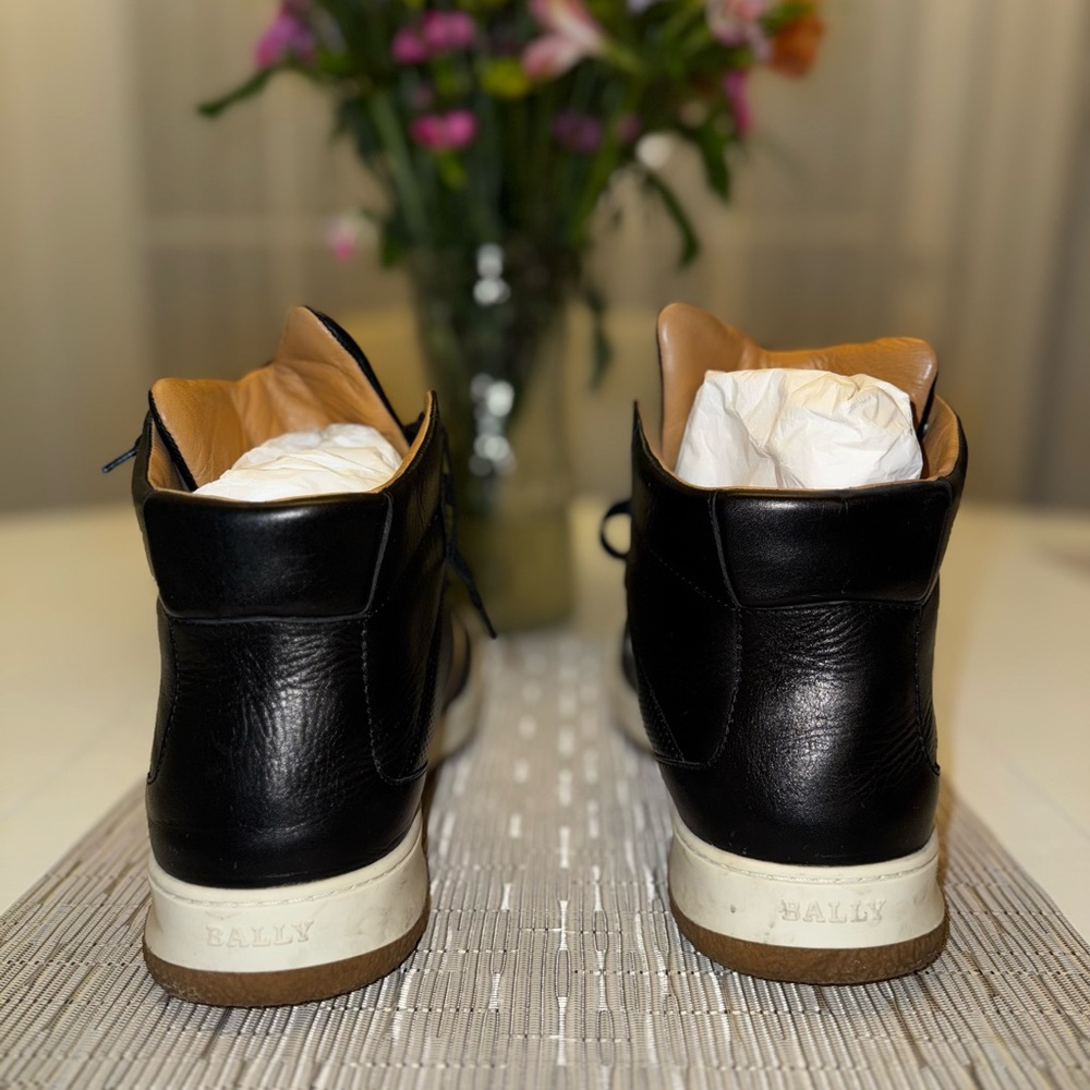 Bally Black and White Leather Sneakers with Contrasting Sole